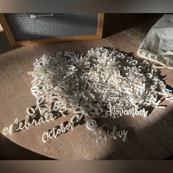 Felt letter board with pre-cut letters, numbers, and cursive words - Picture 4 of 6